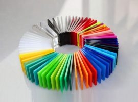 Spalvotas pleksinis stiklas